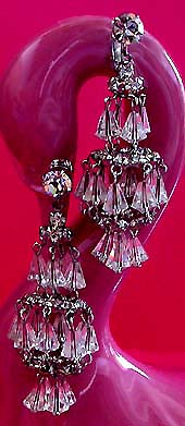 a beautiful VINTAGE COSTUME ESTATE ANTIQUE JEWELRY EARRINGS unsigned
