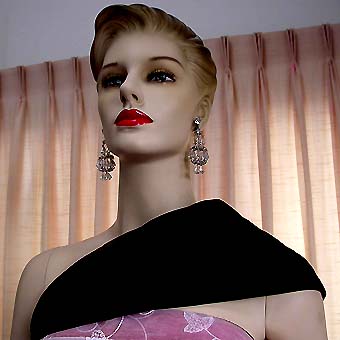 a beautiful VINTAGE COSTUME ESTATE ANTIQUE JEWELRY EARRINGS unsigned