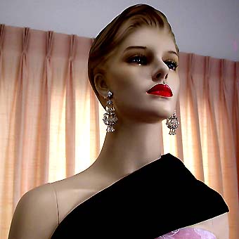 a beautiful VINTAGE COSTUME ESTATE ANTIQUE JEWELRY EARRINGS unsigned
