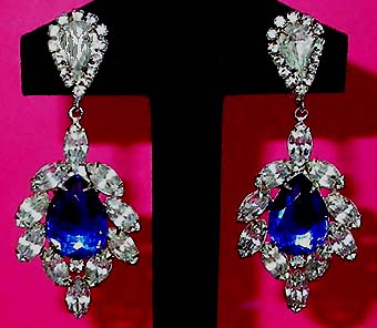 a beautiful VINTAGE COSTUME ESTATE ANTIQUE JEWELRY EARRINGS unsigned