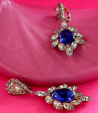 a beautiful VINTAGE COSTUME ESTATE ANTIQUE JEWELRY EARRINGS unsigned
