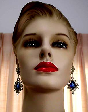 a beautiful VINTAGE COSTUME ESTATE ANTIQUE JEWELRY EARRINGS unsigned