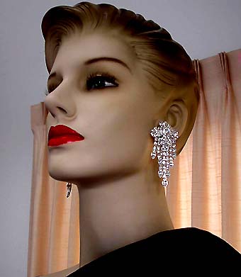 a beautiful VINTAGE COSTUME ESTATE ANTIQUE JEWELRY EARRINGS unsigned