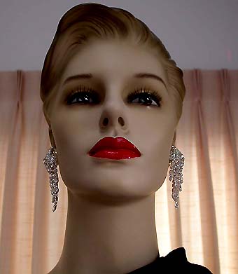 a beautiful VINTAGE COSTUME ESTATE ANTIQUE JEWELRY EARRINGS unsigned