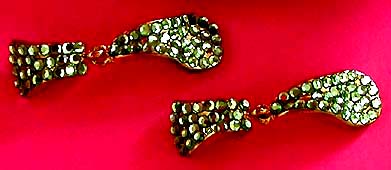 a beautiful VINTAGE COSTUME ESTATE ANTIQUE JEWELRY EARRINGS unsigned