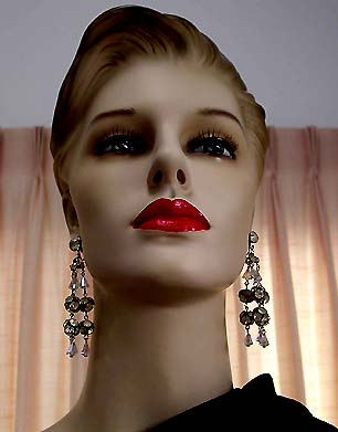 a beautiful VINTAGE COSTUME ESTATE ANTIQUE JEWELRY EARRINGS unsigned