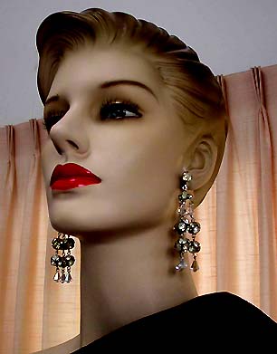a beautiful VINTAGE COSTUME ESTATE ANTIQUE JEWELRY EARRINGS unsigned