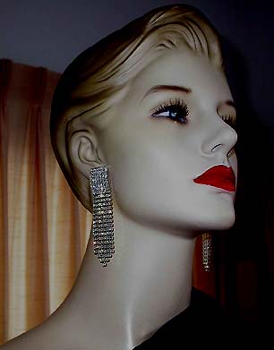 a beautiful VINTAGE COSTUME ESTATE ANTIQUE JEWELRY EARRINGS unsigned