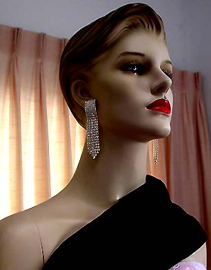 a beautiful VINTAGE COSTUME ESTATE ANTIQUE JEWELRY EARRINGS unsigned