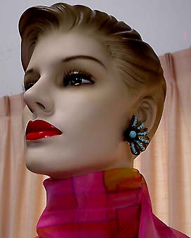 a beautiful VINTAGE COSTUME ESTATE ANTIQUE JEWELRY EARRINGS unsigned