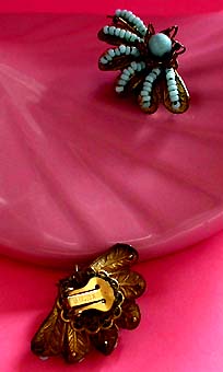 a beautiful VINTAGE COSTUME ESTATE ANTIQUE JEWELRY EARRINGS unsigned