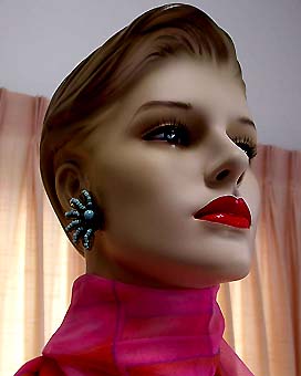 a beautiful VINTAGE COSTUME ESTATE ANTIQUE JEWELRY EARRINGS unsigned