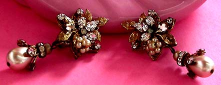 a beautiful VINTAGE COSTUME ESTATE ANTIQUE JEWELRY EARRINGS unsigned