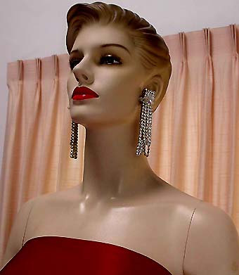 a beautiful VINTAGE COSTUME ESTATE ANTIQUE JEWELRY EARRINGS unsigned
