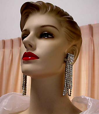 a beautiful VINTAGE COSTUME ESTATE ANTIQUE JEWELRY EARRINGS unsigned