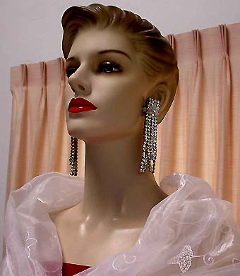 a beautiful VINTAGE COSTUME ESTATE ANTIQUE JEWELRY EARRINGS unsigned