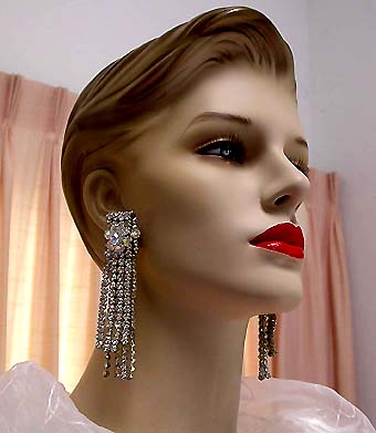 a beautiful VINTAGE COSTUME ESTATE ANTIQUE JEWELRY EARRINGS unsigned