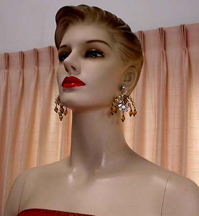 a beautiful VINTAGE COSTUME ESTATE ANTIQUE JEWELRY EARRINGS unsigned