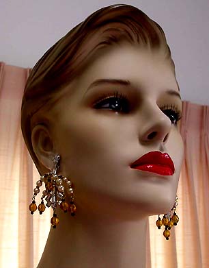 a beautiful VINTAGE COSTUME ESTATE ANTIQUE JEWELRY EARRINGS unsigned