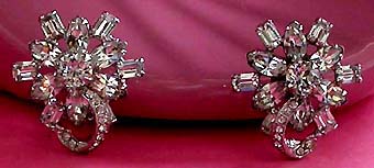 a beautiful VINTAGE COSTUME ESTATE ANTIQUE JEWELRY EARRINGS unsigned