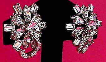 a beautiful VINTAGE COSTUME ESTATE ANTIQUE JEWELRY EARRINGS unsigned