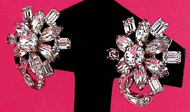 a beautiful VINTAGE COSTUME ESTATE ANTIQUE JEWELRY EARRINGS unsigned