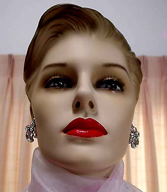 a beautiful VINTAGE COSTUME ESTATE ANTIQUE JEWELRY EARRINGS unsigned