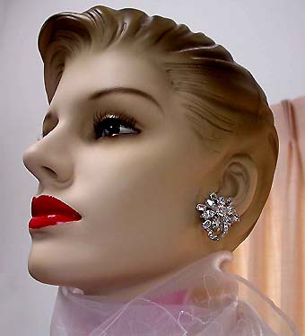 a beautiful VINTAGE COSTUME ESTATE ANTIQUE JEWELRY EARRINGS unsigned