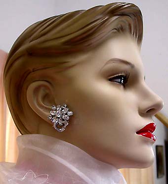 a beautiful VINTAGE COSTUME ESTATE ANTIQUE JEWELRY EARRINGS unsigned