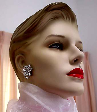 a beautiful VINTAGE COSTUME ESTATE ANTIQUE JEWELRY EARRINGS unsigned