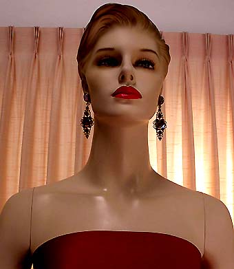 a beautiful VINTAGE COSTUME ESTATE ANTIQUE JEWELRY EARRINGS unsigned