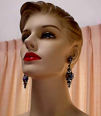 a beautiful VINTAGE COSTUME ESTATE ANTIQUE JEWELRY EARRINGS unsigned