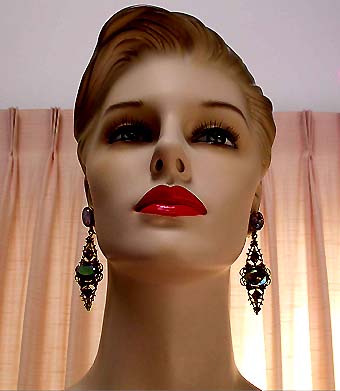 a beautiful VINTAGE COSTUME ESTATE ANTIQUE JEWELRY EARRINGS unsigned