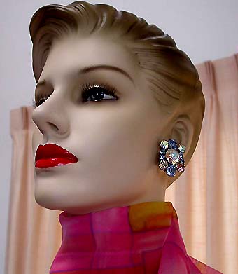 a beautiful VINTAGE COSTUME ESTATE ANTIQUE JEWELRY EARRINGS unsigned