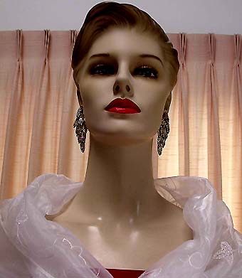 a beautiful VINTAGE COSTUME ESTATE ANTIQUE JEWELRY EARRINGS unsigned