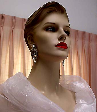 a beautiful VINTAGE COSTUME ESTATE ANTIQUE JEWELRY EARRINGS unsigned