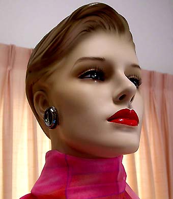 a beautiful VINTAGE COSTUME ESTATE ANTIQUE JEWELRY EARRINGS unsigned