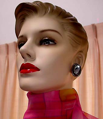 a beautiful VINTAGE COSTUME ESTATE ANTIQUE JEWELRY EARRINGS unsigned