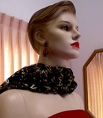 a beautiful VINTAGE COSTUME ESTATE ANTIQUE JEWELRY EARRINGS unsigned