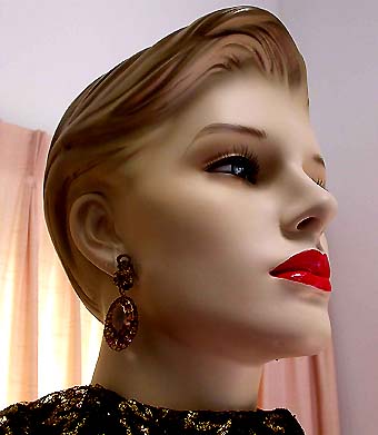 a beautiful VINTAGE COSTUME ESTATE ANTIQUE JEWELRY EARRINGS unsigned
