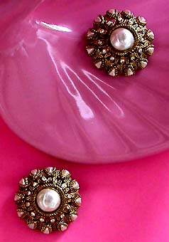 a beautiful VINTAGE COSTUME ESTATE ANTIQUE JEWELRY EARRINGS unsigned
