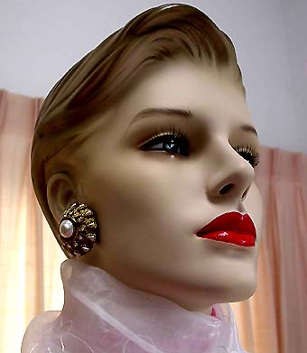 a beautiful VINTAGE COSTUME ESTATE ANTIQUE JEWELRY EARRINGS unsigned