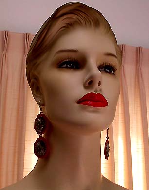 a beautiful VINTAGE COSTUME ESTATE ANTIQUE JEWELRY EARRINGS unsigned