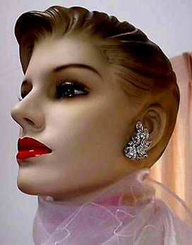 a beautiful VINTAGE COSTUME ESTATE ANTIQUE JEWELRY EARRINGS unsigned