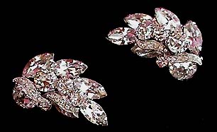 a beautiful VINTAGE COSTUME ESTATE ANTIQUE JEWELRY EARRINGS unsigned