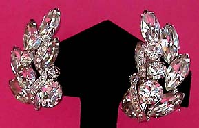 a beautiful VINTAGE COSTUME ESTATE ANTIQUE JEWELRY EARRINGS unsigned