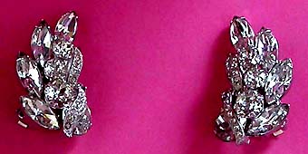 a beautiful VINTAGE COSTUME ESTATE ANTIQUE JEWELRY EARRINGS unsigned