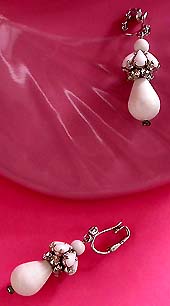 a beautiful VINTAGE COSTUME ESTATE ANTIQUE JEWELRY EARRINGS unsigned
