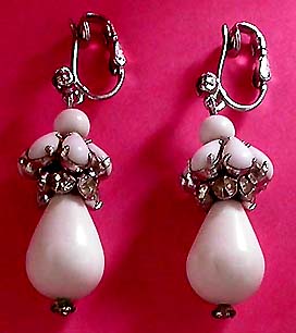 a beautiful VINTAGE COSTUME ESTATE ANTIQUE JEWELRY EARRINGS unsigned