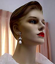 a beautiful vintage costume jewelry Juliana earrings unsigned